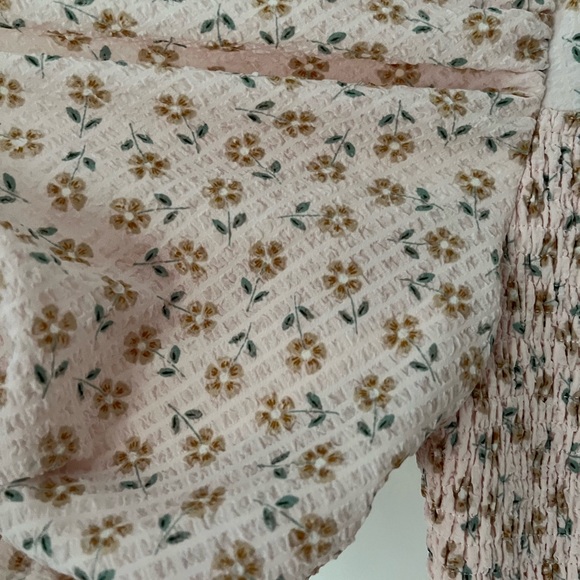 Pale pink maxi dress w/floral pattern. Has the cutest detailing and puff sleeves - Picture 4 of 5